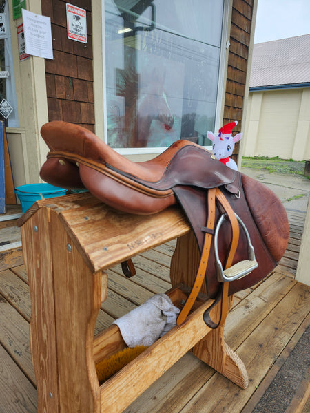 18.5" Collegiate Close Contact Saddle