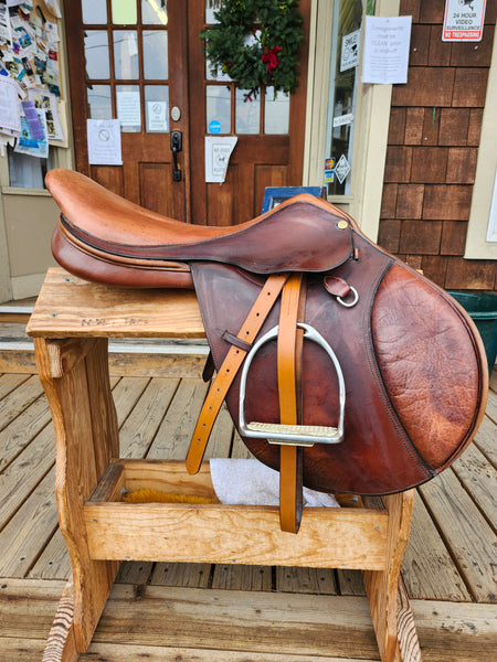 18.5" Collegiate Close Contact Saddle