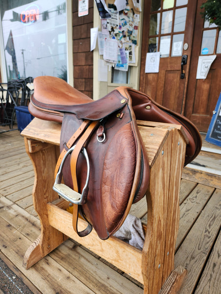 18.5" Collegiate Close Contact Saddle