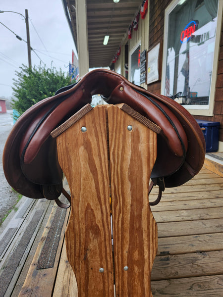 18.5" Collegiate Close Contact Saddle