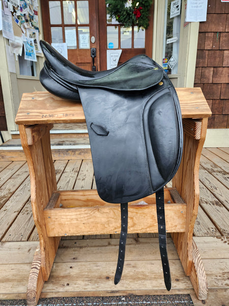 15 3/4" HDR Dressage Saddle