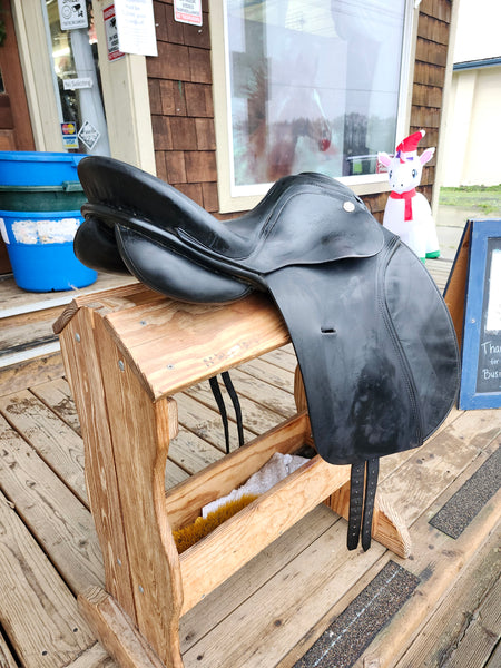 17" Karl Niedersuss Dressage Saddle