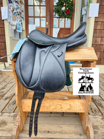 18" Devoucoux Dressage Saddle