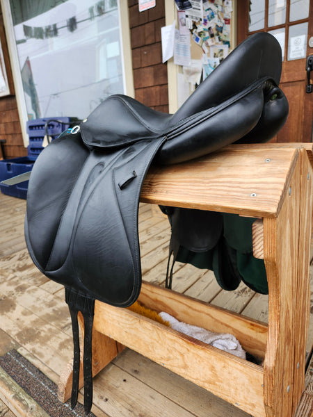 18" Devoucoux Dressage Saddle