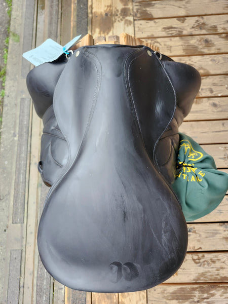 18" Devoucoux Dressage Saddle