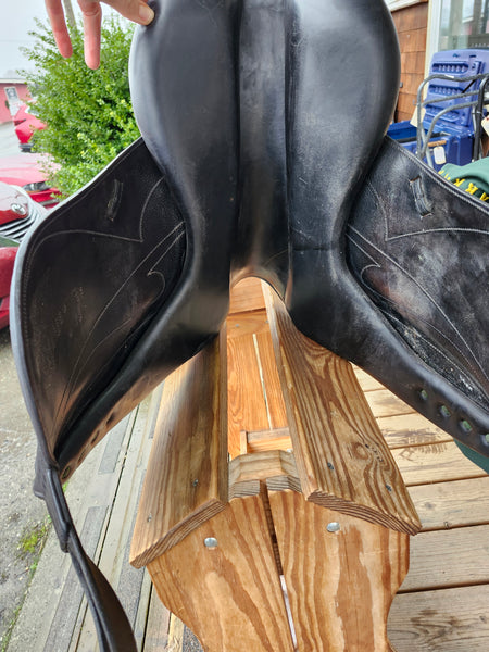 18" Devoucoux Dressage Saddle