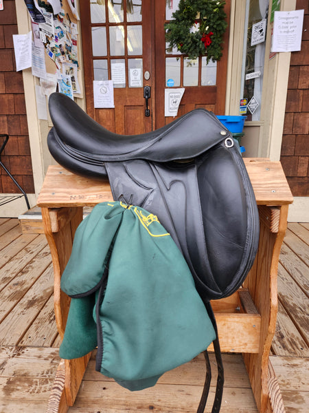 18" Devoucoux Dressage Saddle