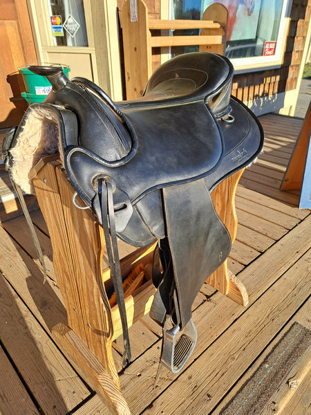 17" Barefoot Treeless Western Saddle