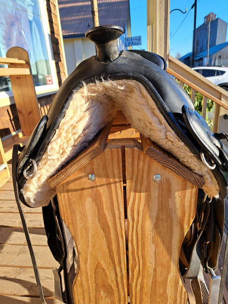 17" Barefoot Treeless Western Saddle