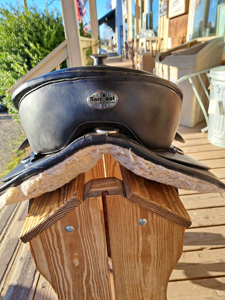 17" Barefoot Treeless Western Saddle