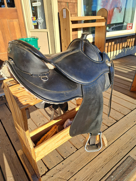 17" Barefoot Treeless Western Saddle