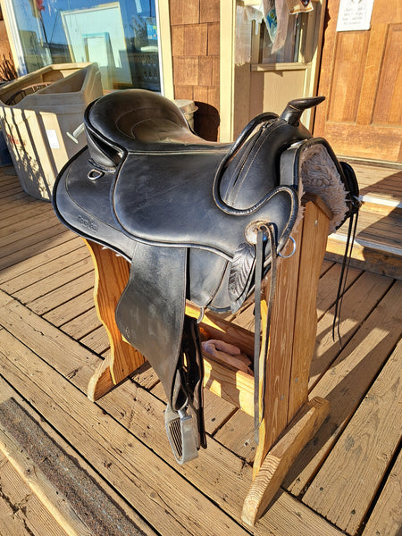 17" Barefoot Treeless Western Saddle