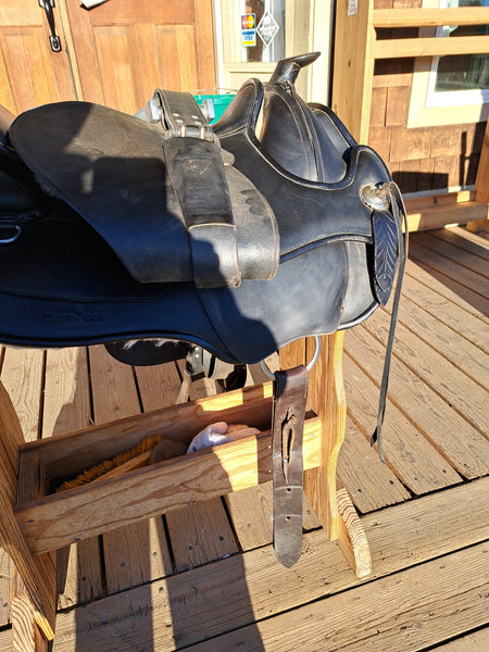 17" Barefoot Treeless Western Saddle