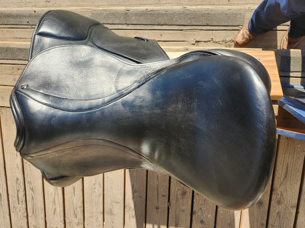 18" County Connection Dressage Saddle