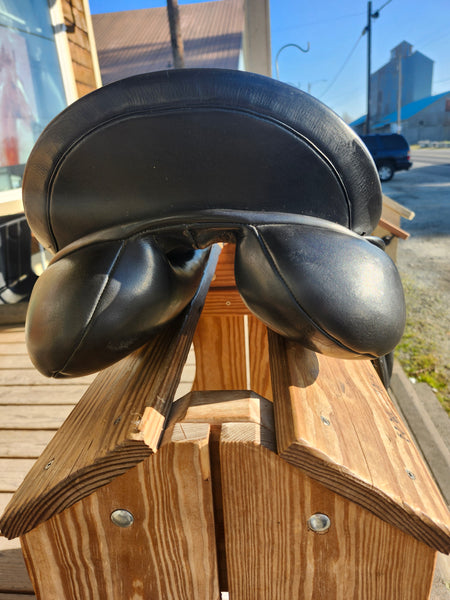 18" County Connection Dressage Saddle