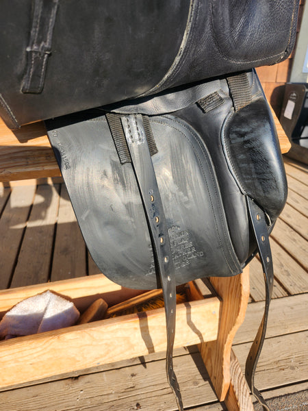 18" County Connection Dressage Saddle