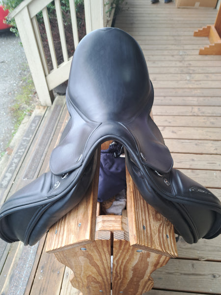 17" Prestige X Helen Dressage Saddle