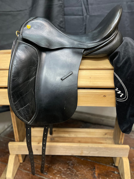 18” Revere Dressage saddle