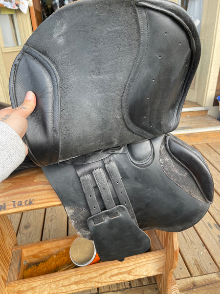 17.5M Albion Kontact Close Contact Jump Saddle