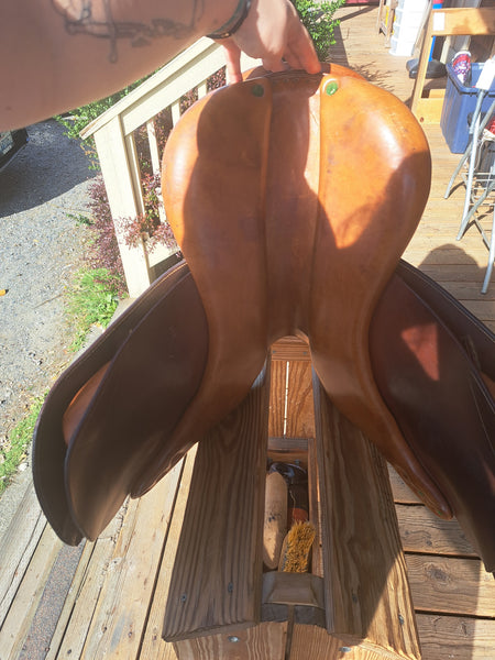 17" Devoucoux Biarritz Jump Saddle