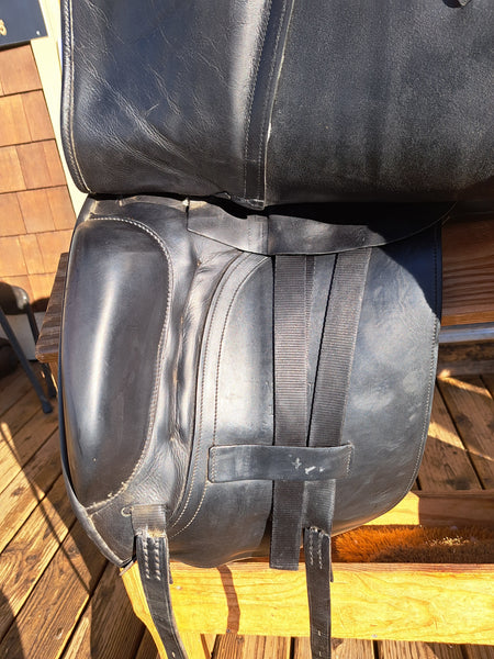 17" Albion Platinum Dressage Saddle