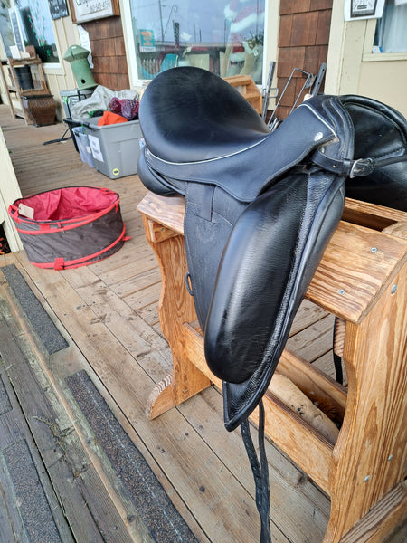 18"  Custom Saddlery Icon Star Dressage Saddle