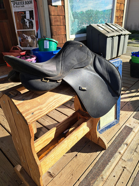 17" Wintec 2000 All Purpose English Saddle
