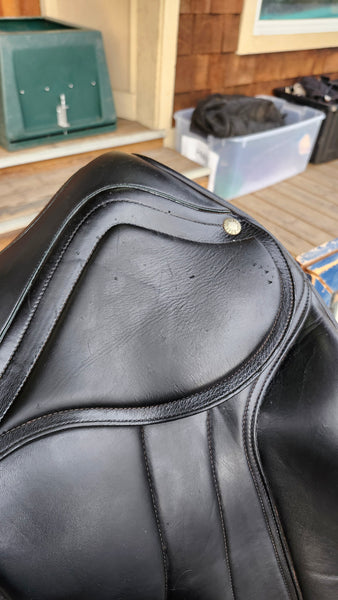 17" Amerigo Vega Dressage Saddle