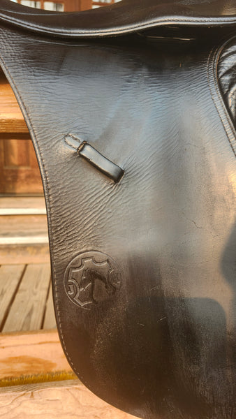 18" Jocken Hennig Dressage Saddle