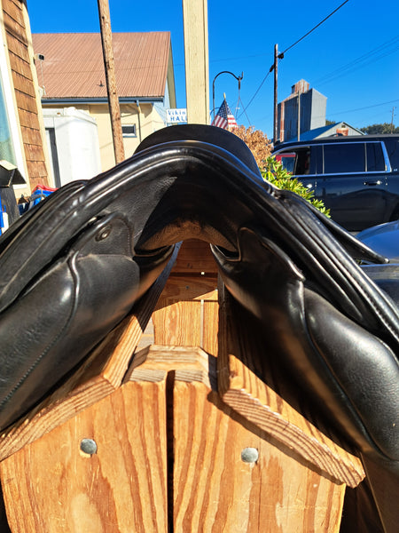 18" Fairfax Gareth Dressage Saddle
