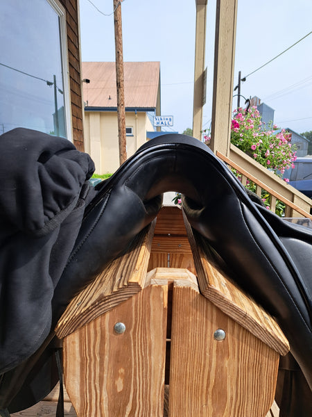 18" Sattlerei Dresch Dressage Saddle