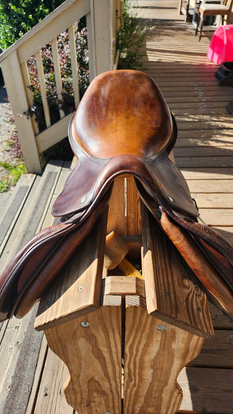 17.5" Devoucoux Blarritz Jump Saddle