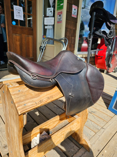 17.5" Devoucoux Biarritz Jumping Saddle