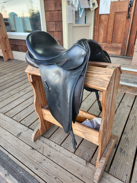 18" Barnsby Special Crown Dressage Saddle