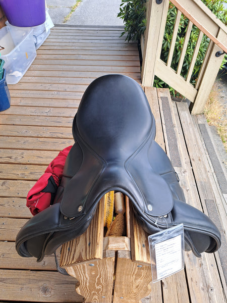 17.5" Equipe Bocelli Monoflap Dressage Saddle