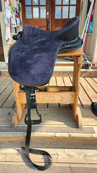 Tough 1 Soft saddle with stirups and pad
