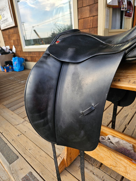 18" Albion SLK Dressage Saddle