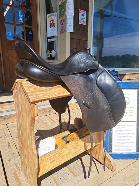 18" County Saddlery Connection Dressage Saddle