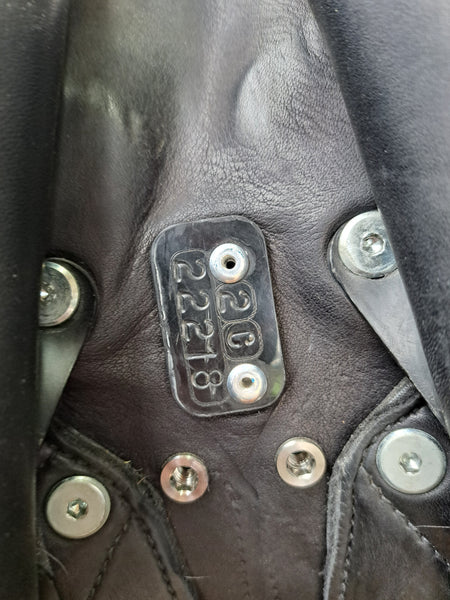 18" WOW Dressage Saddle