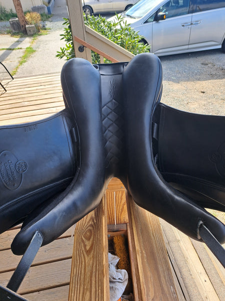 18" Mac Rider Exclusive Dressage Saddle