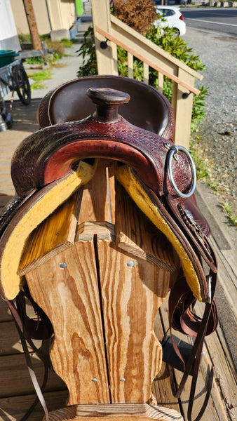 16" Crates Lightweight Round Skirt Trail Saddle