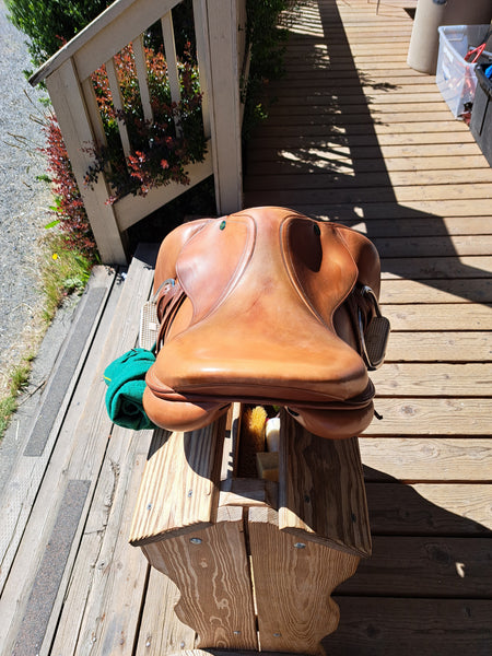 17" Prestige Close Contact Jumping Saddle