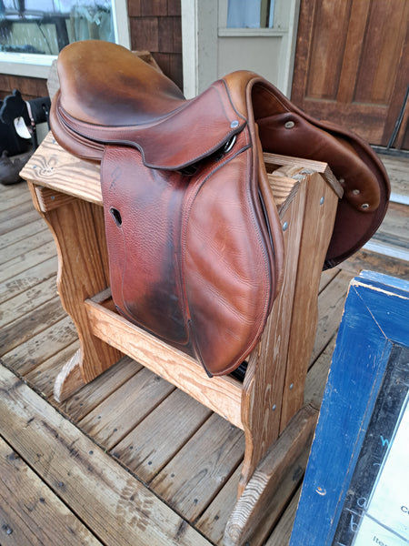 17.5" Antares Close Contact Jump Saddle