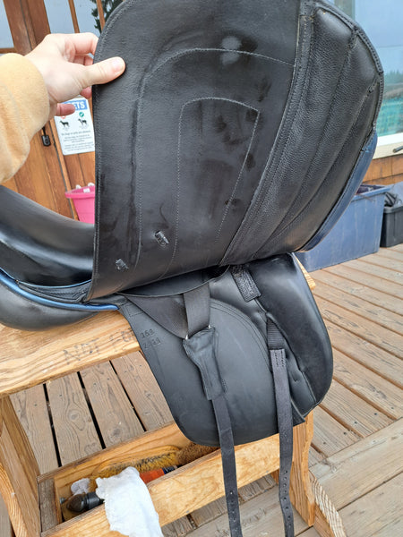 17.5" Hastilow & Sons Bambaugh Dressage Saddle