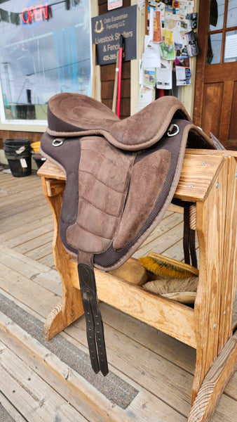 17" Treeless English Saddle