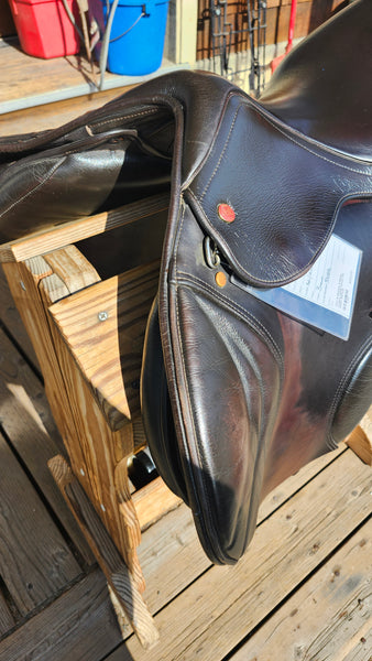17.5" Kent & Masters S-Series jumping saddle