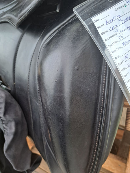 17" Amerigo Vega Dressage Saddle