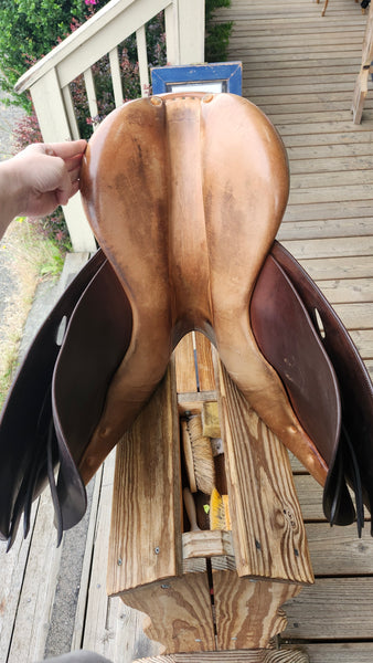 17" Butet Close Contact Jumping Saddle