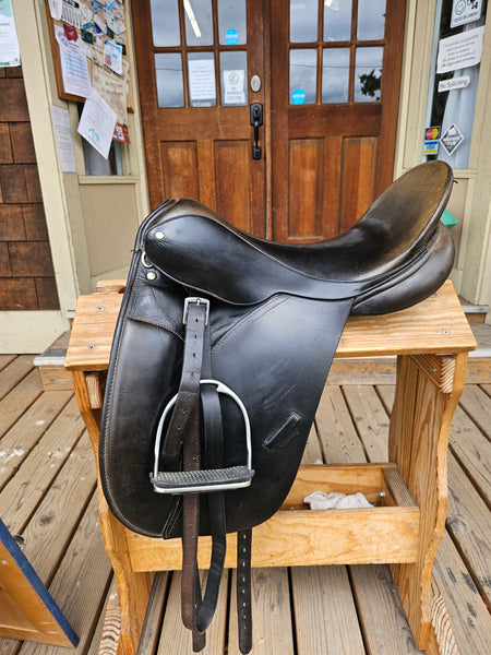 18" County Competitor Dressage Saddle