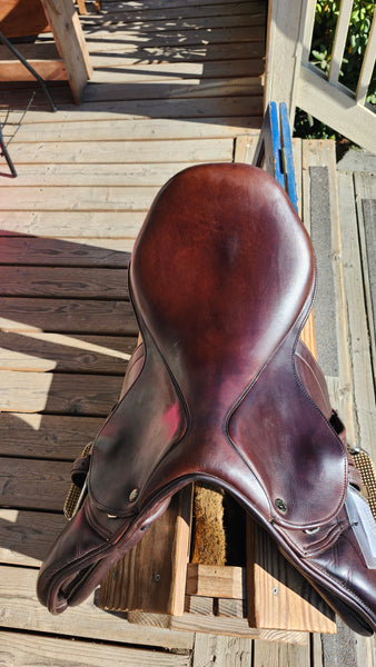 17.5" M. Toulouse senise Close Contact Jump Saddle